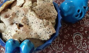 نان خشک کنجدی محلی