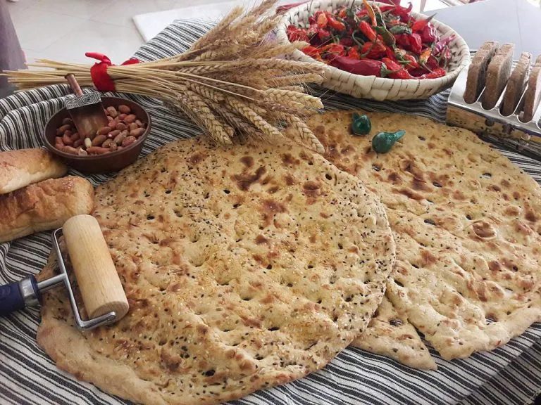 نان خشک شاهدانه